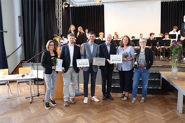 Feierlichkeiten zur Unterzeichnung der Lernkooperation zwischen Hainberg Gymnasium und Kreihandwerkerschaft Südniedersachsen