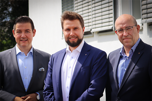 Landrat Marcel Riethig (Vorsitzender des Stiftungsrats), Dr. Tim Schneider (Geschäftsführender Vorstand) und Dr. Jochen Kuhl (Vorstandsvorsitzender).