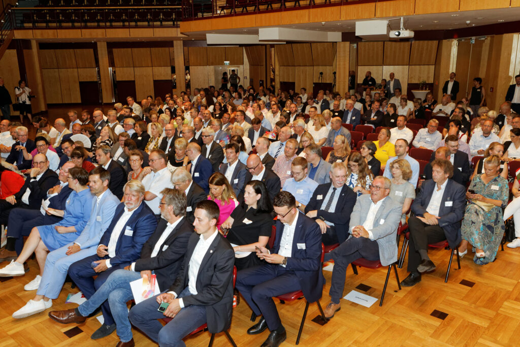 20-Jahrfeier der SüdniedersachsenStiftung am 13. August in Northeim: Rund 220 Gäste aus Wirtschaft, Wissenschaft, Politik und Bildung waren der Einladung der SüdniedersachsenStiftung gefolgt.