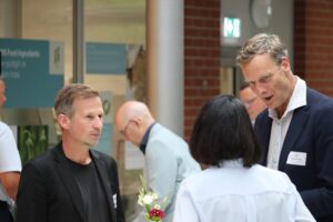 Teilnehmer:innen netzwerken beim 2. Wasserstoff-Forum Südniedersachsen am 10. Juni 2025 bei der KWS in Einbeck.