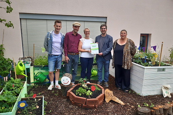 Die Kita „Regenbogenland“ in Niedernjesa wurde für ihr Engagement in der frühkindlichen MINT-Förderung erneut als „Haus, in dem Kinder forschen“ zertifiziert.