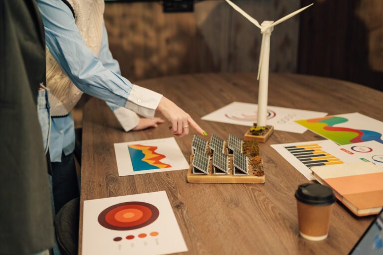 AGil entwickelt Geschäftsmodelle für Stadtwerke im ländlichen Raum, um Erneuerbare Energie lokal zu nutzen – mit Wasserstoff, Speichern und flexiblen Verbrauchern für die Energiewende.