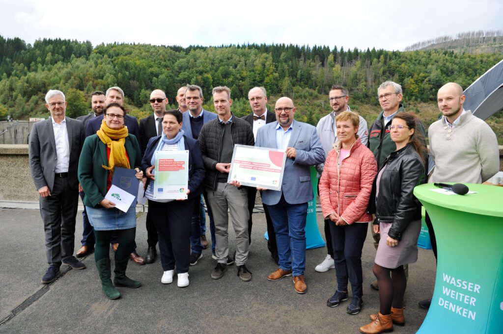 Förderbescheidübergabe für EWAZ-Transfer an der Okertalsperre.
