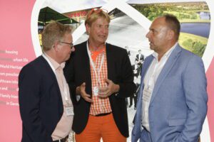 Parlamentarischer Abend 2025: Rund 150 Gäste aus Politik, Wirtschaft, Wissenschaft und Bildung folgten am 9. September 2025 der Einladung der SüdniedersachsenStiftung und der AISN Regionalmarketing GmbH zum Parlamentarischen Abend Südniedersachsen in das SPRENGEL MUSEUM Hannover.