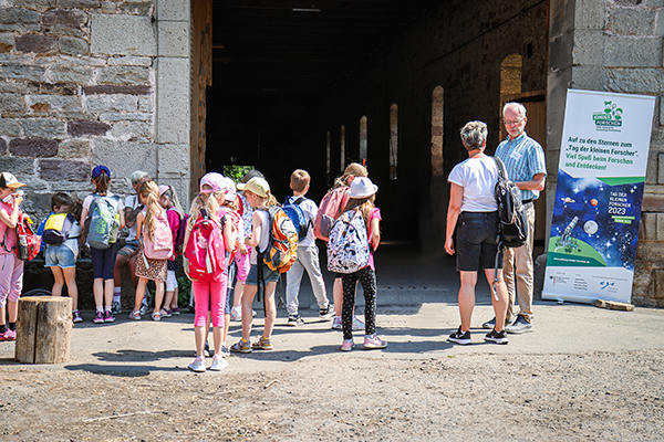 Am 13. Juni 2023 fand der Mitmachtag „Tag der kleinen Forscher“ mit dem Motto "Abenteuer Weltall" statt. Die Bildungsregion Südniedersachsen unterstützte den Aktionstag als Netzwerkpartner.