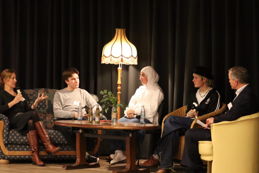 180 Gäste diskutierten bei der Bildungskonferenz 2025 der Bildungsregion Südniedersachsen am 11. November in Bovenden über digitale Medienkompetenz, Desinformation und die Rolle von Schulen in der Demokratiepädagogik.