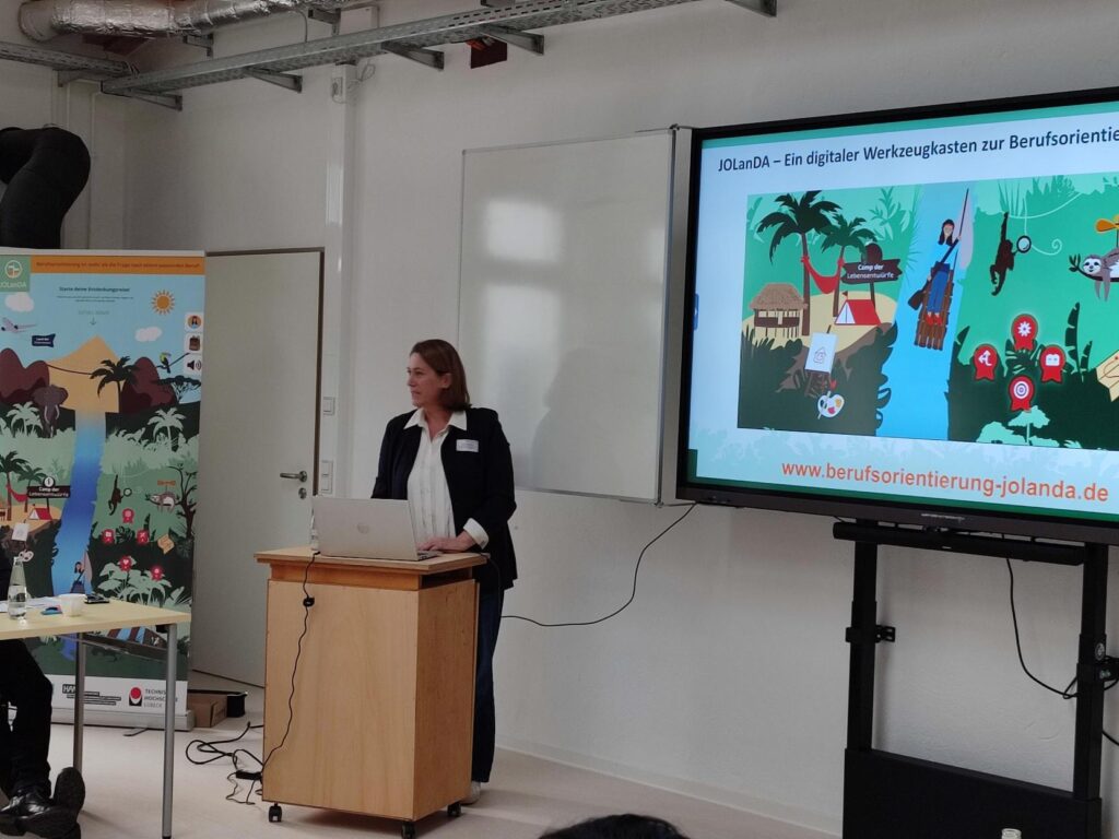 Die erfolgreiche Informationsveranstaltung „Berufsorientierung weiter denken: JOLanDA – Das Tool für Schule, Jugendarbeit und den Einsatz außerhalb des Klassenzimmers“ fand in der Produktionsschule Göttingen statt und markierte den Übergang von der Pilotphase zur flächendeckenden Nutzung in ganz Südniedersachsen.