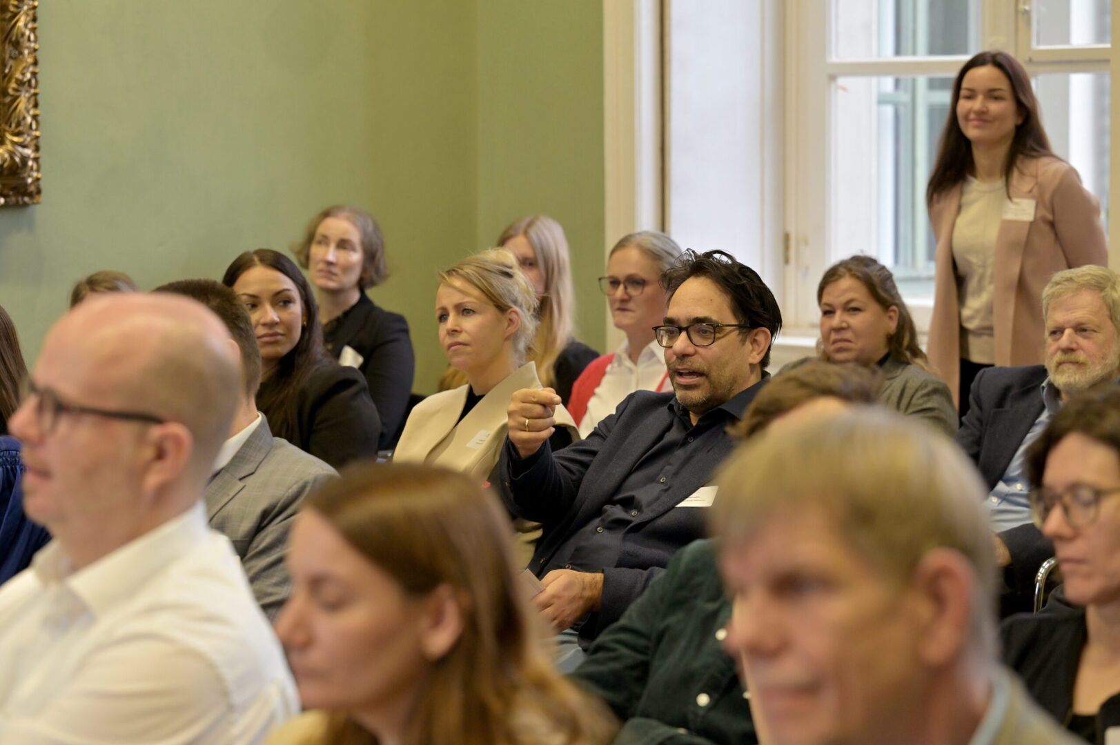 Bei der TOPAS-Feier 2025 ist das Netzwerk weiter gewachsen: Die SüdniedersachsenStiftung und die IHK Hannover haben am 10. Dezember vier regionale Unternehmen erstmalig als TOP Arbeitgeber Südniedersachsen (TOPAS) ausgezeichnet. Zudem wurden 23 Betriebe rezertifiziert. Sie alle dürfen die nächsten zwei Jahre mit dem TOPAS-Siegel für ihr Unternehmen werben.