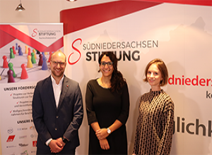 „Die gewachsenen Netzwerkstrukturen festigen und neue Ideen sowie Impulse zum Thema Fachkräfte vorantreiben“. Dies war die Kernaussage der Jubiläumsausgabe zur 20. Fachkräftekonferenz Südniedersachsen mit über 60 Interessierten.