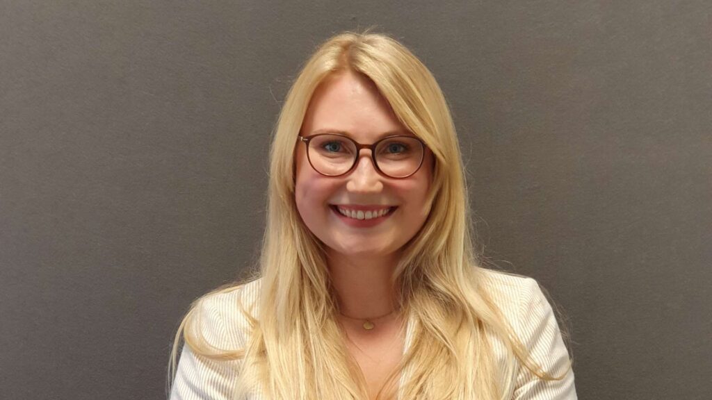 Portraitbild von Ivette Rother. Titelbild für den Beitrag "Lehramt zur Berufsberatung".