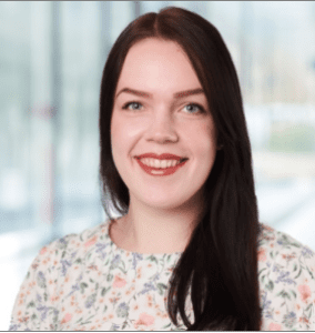 Portraitbild von Julina Nünemann. Bild zum Testimonial von Julina Nünemann.