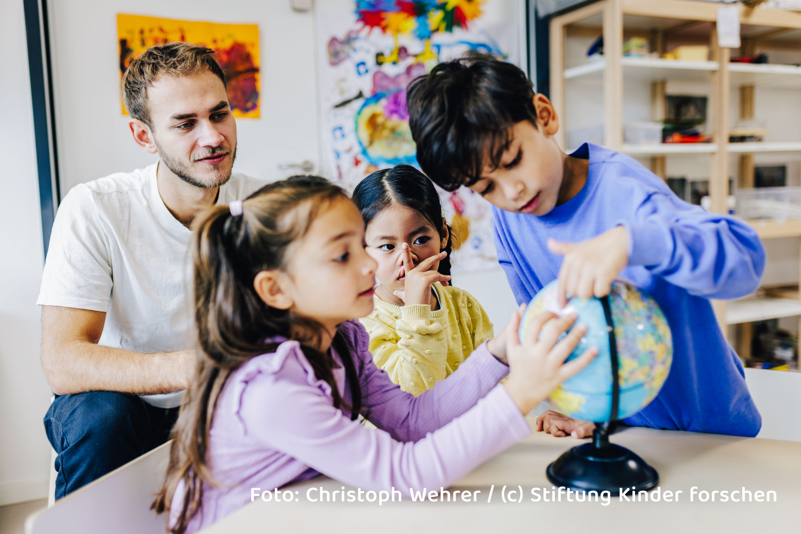 „Tür auf! Mein Einstieg in Bildung für nachhaltige Entwicklung“: Erfahren Sie, worin der Unterschied zwischen Nachhaltigkeit und Bildung für nachhaltige Entwicklung (BNE) besteht und was dieses spannende Konzept ausmacht.