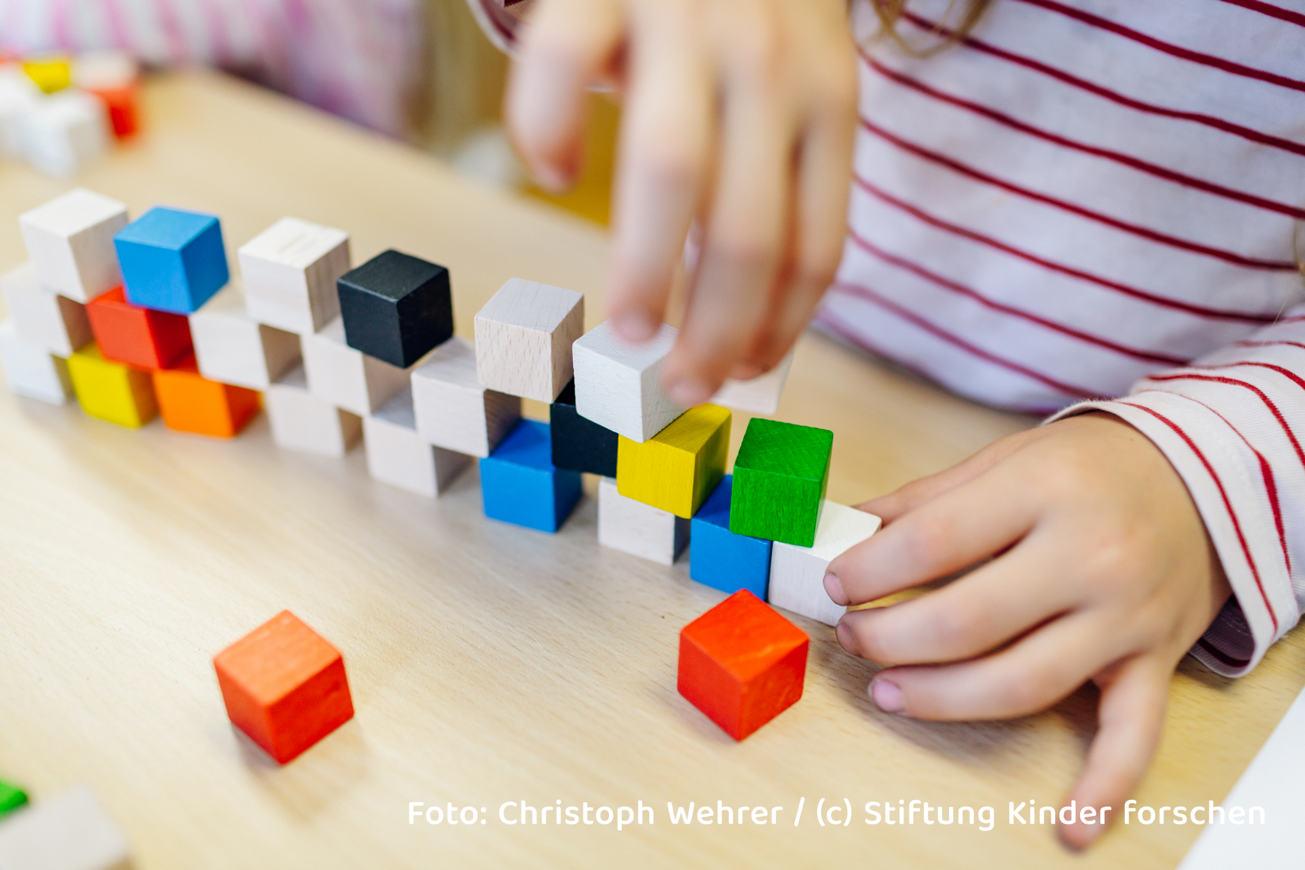 In der Fortbildung "Spielen, Bauen, Sortieren - Mathematik im Kita-Alltag" entdecken Sie, wie Sie die vielen Anlässe im Alltag der Kinder für die mathematische Bildung nutzen können.