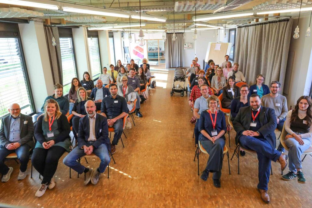 Teilnehmende des Vernetzungstreffens der Projekte der Zukunftsregion Südniedersachsen sind auf dem Gruppenbild zu sehen.
