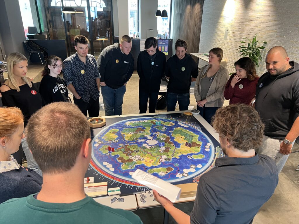 Der 9. Klimahände-Dialog zeigt, wie das Weltklimaspiel die Bedeutung des Klimawandels erlebbar macht und Lust auf ein Engagement in Klimaberufen weckt.