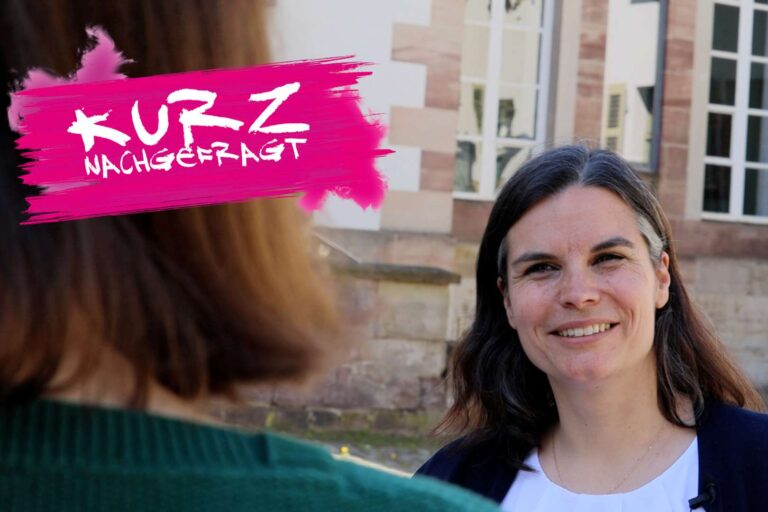 Die Koordinatorin vom Fachkräftebündnis Südniedersachsen, Ulrike Streicher, wird interviewt.
