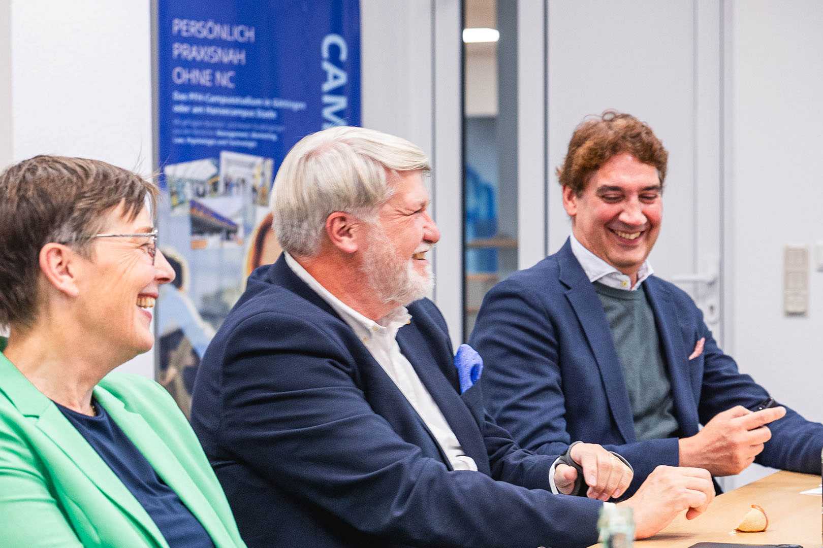 Dr. Ulrike Witt, Prof. Dr. Frank Albe und Prof. Dr. Bernhard Vollmar (v. l.) im fröhlichen Austausch.